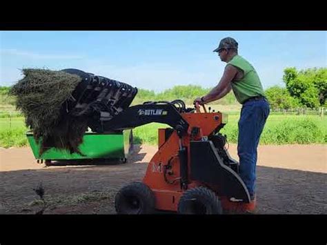 mini skid stear clean barn|barn grapple cleaning.